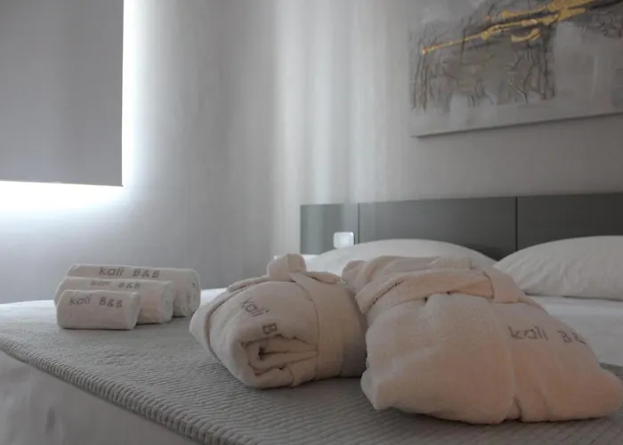 לינה וארוחת בוקר Kali 4*