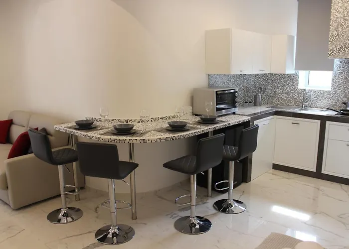 לינה וארוחת בוקר Kali 4*